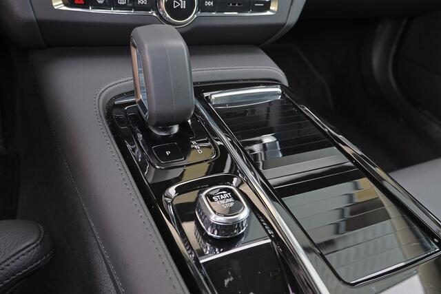 Volvo V90 T6 Recharge AWD Plus Bright - IntelliSafe Assist & Surround - 360º Camera - Harman/Kardon audio - Adaptieve LED koplampen - Verwarmde voorstoelen & stuur - Parkeersensoren voor & achter - Elektr. bedienb. voorstoelen met geheugen - 19' LMV