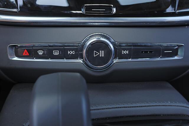 Volvo V90 T6 Recharge AWD Plus Bright - IntelliSafe Assist & Surround - 360º Camera - Harman/Kardon audio - Adaptieve LED koplampen - Verwarmde voorstoelen & stuur - Parkeersensoren voor & achter - Elektr. bedienb. voorstoelen met geheugen - 19' LMV
