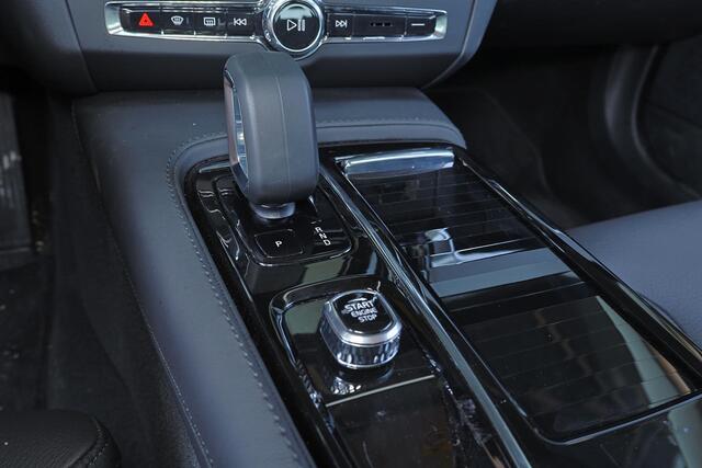 Volvo V90 T6 Recharge AWD Plus Bright - IntelliSafe Assist & Surround - 360º Camera - Harman/Kardon audio - Adaptieve LED koplampen - Verwarmde voorstoelen & stuur - Parkeersensoren voor & achter - Elektr. bedienb. voorstoelen met geheugen - 19' LMV