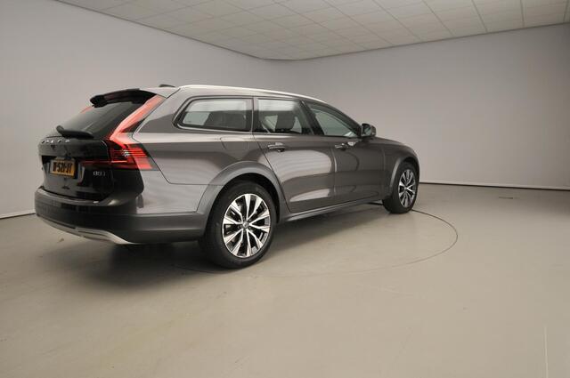 Volvo V90 Cross Country 2.0 B5 AWD Pro | Trekhaak | Schuifdak | Stoelverwarming v+a | LED | HUD
