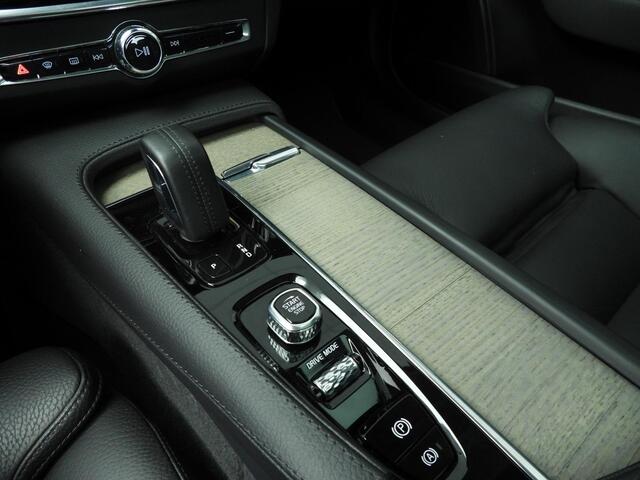 Volvo V90 Cross Country 2.0 B5 AWD Pro | Trekhaak | Schuifdak | Stoelverwarming v+a | LED | HUD