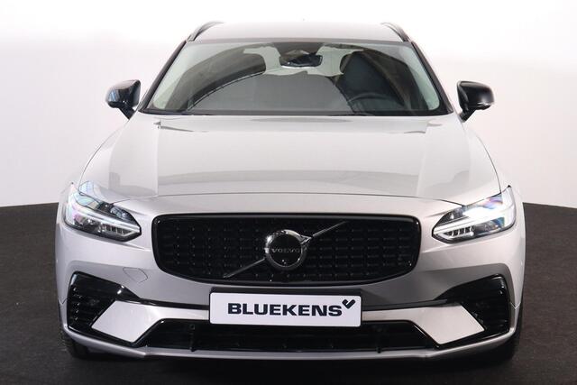 Volvo V90 T6 Recharge AWD Plus Dark - IntelliSafe Assist & Surround - 360º Camera - Harman/Kardon audio - Verwarmde voorstoelen, stuur & achterbank - Parkeersensoren voor & achter - Elektr. bedienb. voorstoelen met geheugen - Extra getint glas - 19' LMV