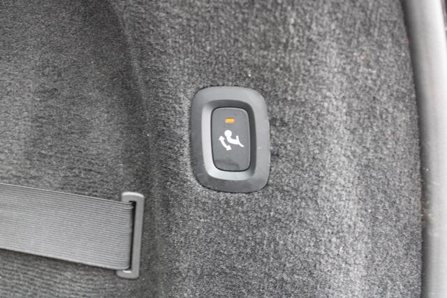 Volvo V90 B4 198PK Momentum Business | Adapt. Cruise | Trekhaak | Draadloze telefoonlader | Verw. Stoel & Stuurwiel | Leder |