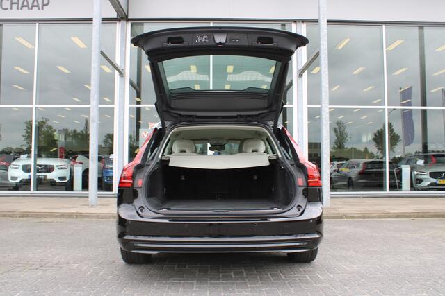 Volvo V90 B4 198PK Momentum Business | Adapt. Cruise | Trekhaak | Draadloze telefoonlader | Verw. Stoel & Stuurwiel | Leder |