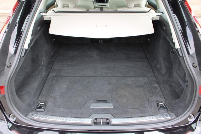 Volvo V90 B4 198PK Momentum Business | Adapt. Cruise | Trekhaak | Draadloze telefoonlader | Verw. Stoel & Stuurwiel | Leder |