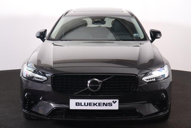 Volvo V90 T6 Recharge AWD Plus Dark - Luchtvering - Panorama/schuifdak - IntelliSafe Assist & Surround - Harman/Kardon audio - Adaptieve LED koplampen - Parkeercamera achter - Verwarmde voorstoelen, stuur & achterbank - Parkeersensoren voor & achter - Elektr. bedie