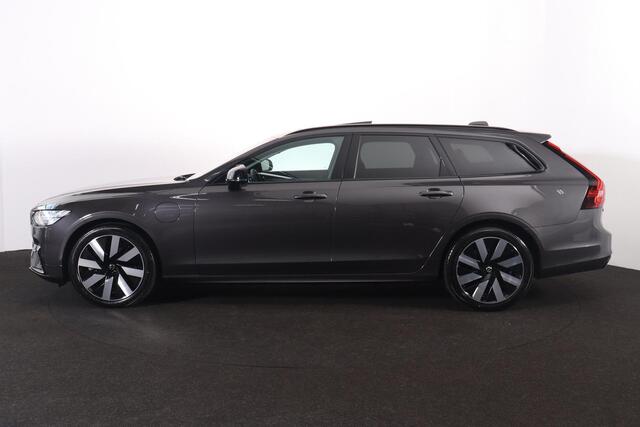 Volvo V90 T6 Recharge AWD Plus Dark - Luchtvering - Panorama/schuifdak - IntelliSafe Assist & Surround - Harman/Kardon audio - Adaptieve LED koplampen - Parkeercamera achter - Verwarmde voorstoelen, stuur & achterbank - Parkeersensoren voor & achter - Elektr. bedie