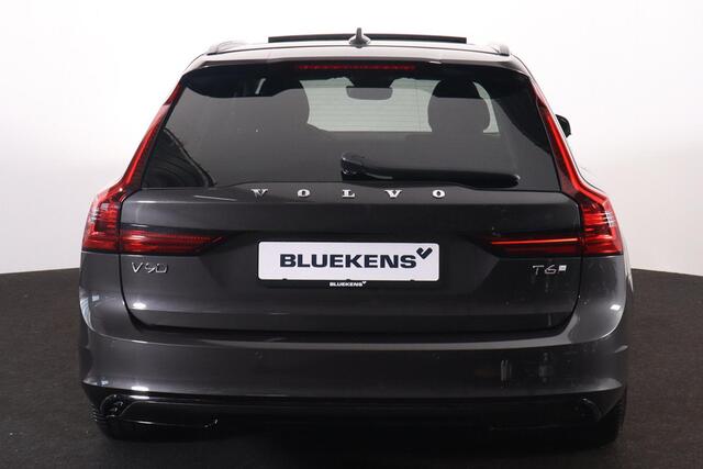 Volvo V90 T6 Recharge AWD Plus Dark - Luchtvering - Panorama/schuifdak - IntelliSafe Assist & Surround - Harman/Kardon audio - Adaptieve LED koplampen - Parkeercamera achter - Verwarmde voorstoelen, stuur & achterbank - Parkeersensoren voor & achter - Elektr. bedie
