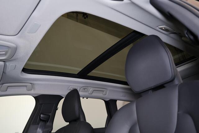 Volvo V90 T6 Recharge AWD Plus Dark - Luchtvering - Panorama/schuifdak - IntelliSafe Assist & Surround - Harman/Kardon audio - Adaptieve LED koplampen - Parkeercamera achter - Verwarmde voorstoelen, stuur & achterbank - Parkeersensoren voor & achter - Elektr. bedie