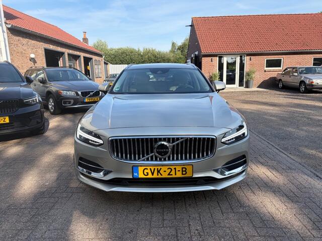 Volvo V90 T4 Momentum Pilot Assist