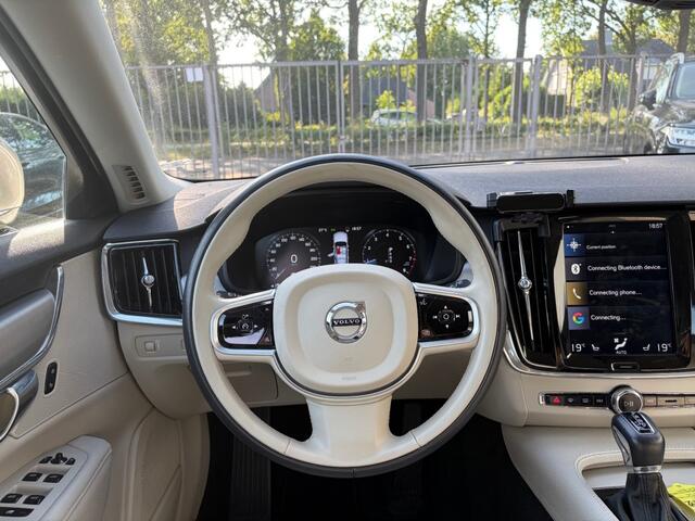 Volvo V90 T4 Momentum Pilot Assist