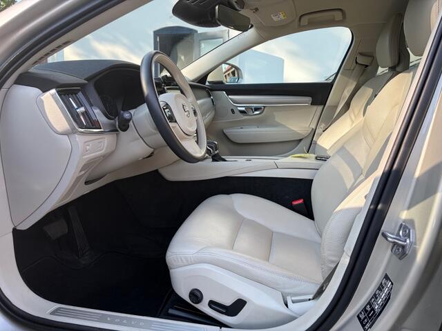 Volvo V90 T4 Momentum Pilot Assist