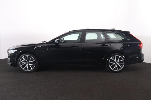 Volvo V90 T8 Recharge AWD Ultra Dark - Luchtvering - Panorama/schuifdak - IntelliSafe Assist & Surround - 360º Camera - Bowers & Wilkins audio - Adaptieve LED koplampen - Verwarmde voorstoelen, stuur & achterbank - Parkeersensoren voor & achter - Elektr. bedienb. v