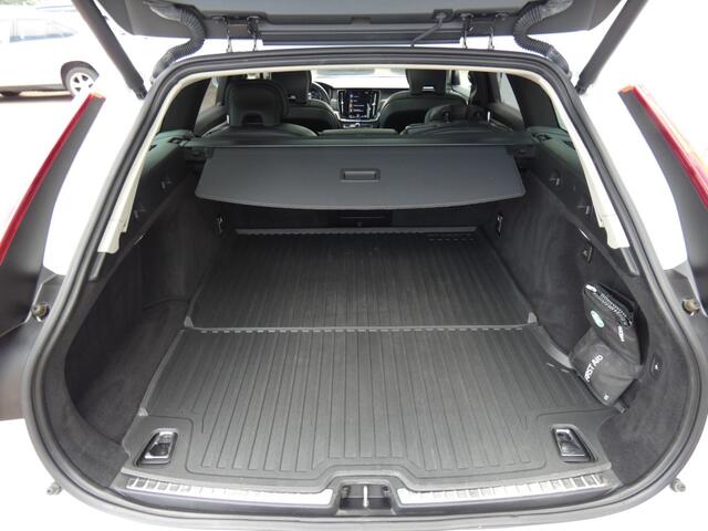 Volvo V90 2.0 T5 AWD OCEAN RACE,Leer,Navi,Massage,Trekhaak
