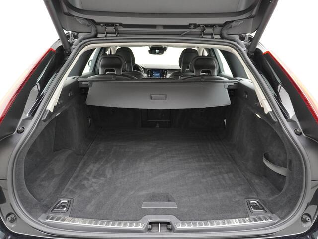 Volvo V90 2.0 T5 Momentum Leder/Trekhaak/AdaptiveCruise/BLIS etc.