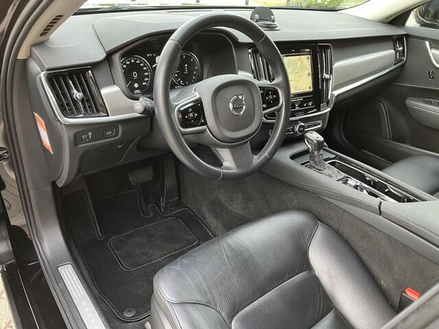 Volvo V90 2.0 D3 Momentum | LED | 18" | Org-NL | Dodehoekdetectie | Nette auto | Goed onderhouden |