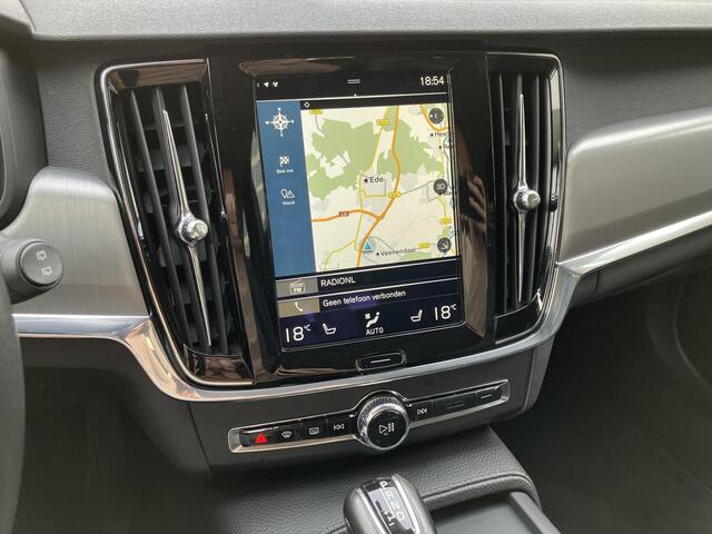Volvo V90 2.0 D3 Momentum | LED | 18" | Org-NL | Dodehoekdetectie | Nette auto | Goed onderhouden |