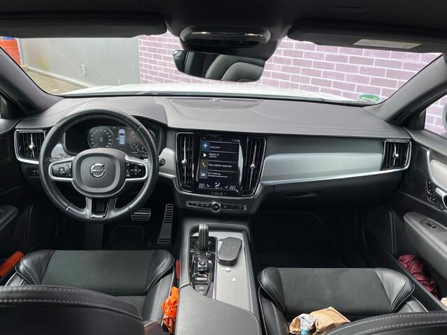 Volvo V90 2.0 B4 R-Design | Harman/Kardon | Stoelverwarming | Adaptieve cruise control | Achteruitrijcamera | Keyless entry |