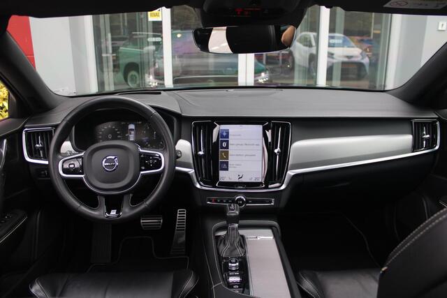Volvo V90 2.0 T4 190PK R-Design | PANORAMISCH SCHUIF/KANTEL DAK | HARMAN KARDON PREMIUM AUDIO | ELEKTRSICHE VOORSTOELEN MET GEHEUGEN FUNCTIE | STOEL/STUUR VERWARMING | ACHTERBANK VERWARMING | HEAD-UP DISPLAY | MISTLAMPEN VOOR | KEYLESS ENTRY / START | APPLE CARPLAY