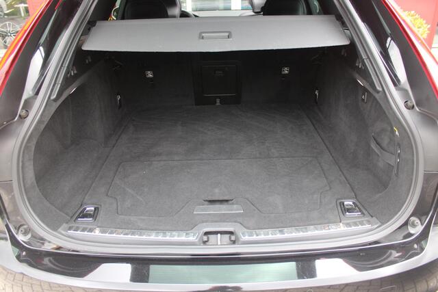 Volvo V90 2.0 T4 190PK R-Design | PANORAMISCH SCHUIF/KANTEL DAK | HARMAN KARDON PREMIUM AUDIO | ELEKTRSICHE VOORSTOELEN MET GEHEUGEN FUNCTIE | STOEL/STUUR VERWARMING | ACHTERBANK VERWARMING | HEAD-UP DISPLAY | MISTLAMPEN VOOR | KEYLESS ENTRY / START | APPLE CARPLAY