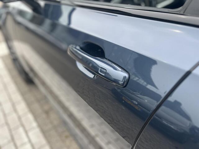 Volvo V90 T8 Plug-in hybrid AWD Ultra Dark | Luchtvering | Bowers & Wilkins | Massagestoelen | Panoramadak | Trekhaak |