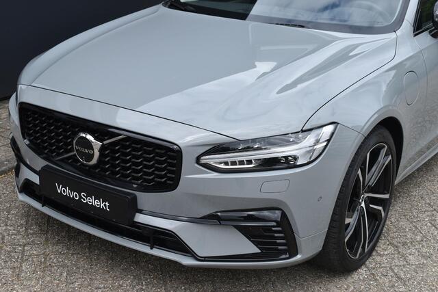 Volvo V90 T8 Plug-in hybrid AWD Ultra Dark | Luchtvering | Trekhaak | Panoramadak | Head up display | Verwarmbare voorstoelen met massagefunctie | Premium audio by Bowers&Wilkins | Interieur voorverwarming