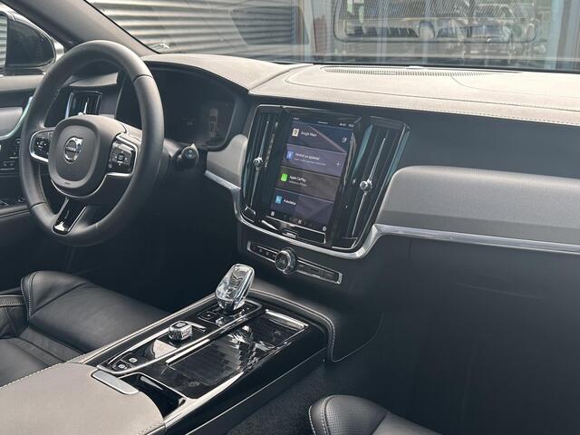Volvo V90 2.0 T8 Plug-in hybrid AWD Ultimate Dark Volvo V90 2.0 T8 Recharge AWD Ultimate Dark / Pano. dak / Trekhaak / Harman kardon / Elek. verstelbare stoelen / Voor+achter+stuur verwarmd / Leder / Head-up display /