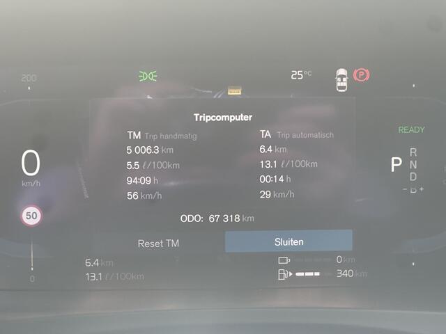 Volvo V90 2.0 T8 Plug-in hybrid AWD Ultimate Dark Volvo V90 2.0 T8 Recharge AWD Ultimate Dark / Pano. dak / Trekhaak / Harman kardon / Elek. verstelbare stoelen / Voor+achter+stuur verwarmd / Leder / Head-up display /