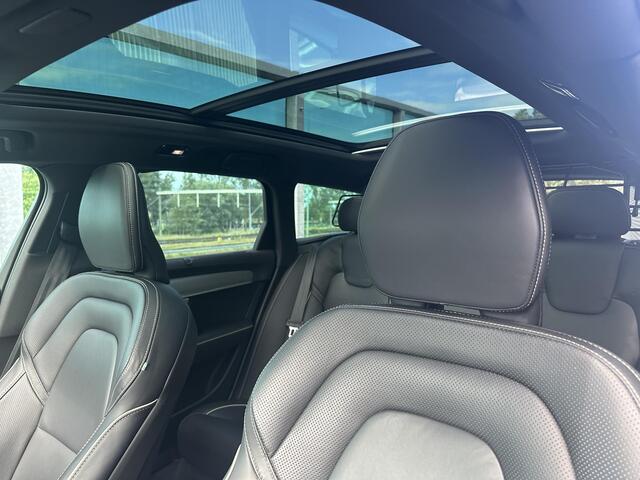 Volvo V90 2.0 T8 Plug-in hybrid AWD Ultimate Dark Volvo V90 2.0 T8 Recharge AWD Ultimate Dark / Pano. dak / Trekhaak / Harman kardon / Elek. verstelbare stoelen / Voor+achter+stuur verwarmd / Leder / Head-up display /