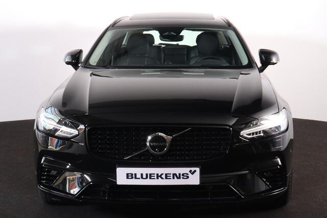 Volvo V90 T8 Recharge AWD Ultra Dark - Luchtvering - Panorama/schuifdak - IntelliSafe Assist & Surround - 360º Camera - Bowers & Wilkins audio - Adaptieve LED koplampen - Verwarmde voorstoelen, stuur & achterbank - Parkeersensoren voor & achter - Elektr. bedienb. voorstoelen met geheugen - Geventileerde voorstoelen - Head up display - Inklapbare trekhaak - 20' LMV