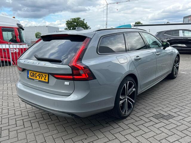 Volvo V90 2.0 T6 Plug-in Hybrid AWD Plus Dark | PHEV | Trekhaak | Luchtvering | Panoramadak | Harman Kardon Audio | Nappaleder | Stoelventilatie | Achteruitrijcamera | Parkeersensoren | Keyless Entry | Elektrische Achterklep | Elektrisch Verstelbare Voorstoelen | Stoelverwarming voor en achter | Google Navigatie | Apple Carplay | Android Auto