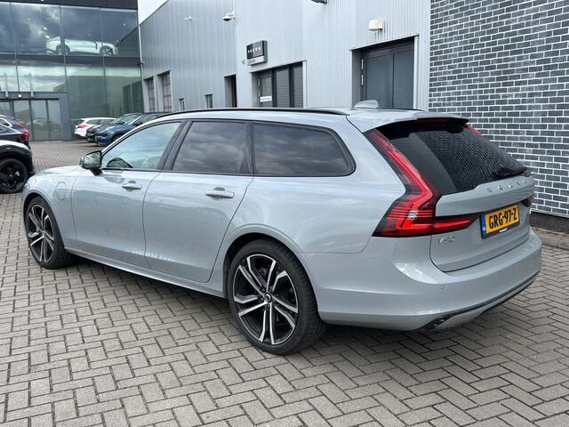 Volvo V90 2.0 T6 Plug-in Hybrid AWD Plus Dark | PHEV | Trekhaak | Luchtvering | Panoramadak | Harman Kardon Audio | Nappaleder | Stoelventilatie | Achteruitrijcamera | Parkeersensoren | Keyless Entry | Elektrische Achterklep | Elektrisch Verstelbare Voorstoelen | Stoelverwarming voor en achter | Google Navigatie | Apple Carplay | Android Auto