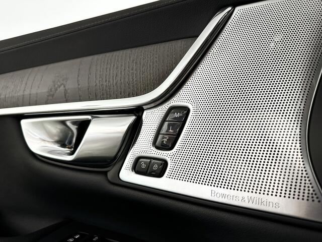 Volvo V90 T8 Plug-in hybrid AWD Ultra Dark | Panoramadak | 360° camera | Bowers & Wilkins | Luchtvering | Stoelventilatie | Stoel- en Stuurverwarming | Trekhaak