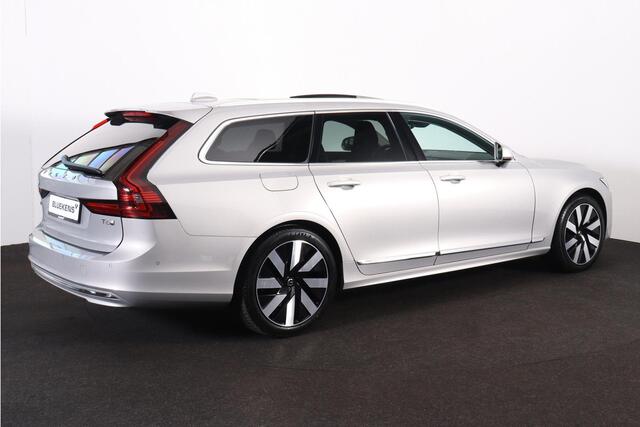 Volvo V90 T6 Recharge AWD Plus Bright - Panorama/schuifdak - IntelliSafe Assist & Surround - 360º Camera - Harman Kardon audio - Adaptieve LED koplampen - Verwarmde voorstoelen, stuur & achterbank - Parkeersensoren voor & achter - Elektr. bedienb. voorstoelen met geheugen - Draadloze tel. lader - Extra getint glas - Inklapbare trekhaak - 19' LMV
