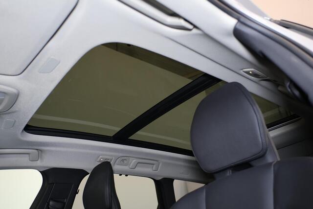 Volvo V90 T6 Recharge AWD Plus Bright - Panorama/schuifdak - IntelliSafe Assist & Surround - 360º Camera - Harman Kardon audio - Adaptieve LED koplampen - Verwarmde voorstoelen, stuur & achterbank - Parkeersensoren voor & achter - Elektr. bedienb. voorstoelen met geheugen - Draadloze tel. lader - Extra getint glas - Inklapbare trekhaak - 19' LMV
