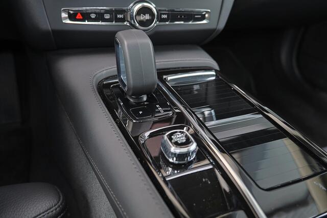 Volvo V90 T6 Recharge AWD Plus Bright - Panorama/schuifdak - IntelliSafe Assist & Surround - 360º Camera - Bowers & Wilkins audio - Adaptieve LED koplampen - Verwarmde voorstoelen, stuur & achterbank - Parkeersensoren voor & achter - Elektr. bedienb. voorstoelen met geheugen - Extra getint glas - Inklapbare trekhaak - 19' LMV