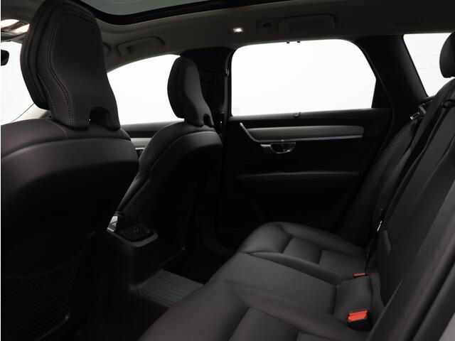 Volvo V90 T8 AWD Plug-in hybrid Ultra Dark / Trekhaak / Pan. dak / Head up displ. / Harman Kardon / Stoel+stuur+achterbankverwarming