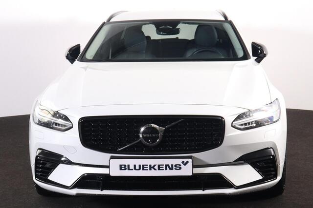 Volvo V90 T6 Recharge AWD Plus Dark - IntelliSafe Assist & Surround - 360º Camera - Adaptieve LED koplampen - Verwarmde voorstoelen, stuur & achterbank - Parkeersensoren voor & achter - Elektr. bedienb. voorstoelen met geheugen - Extra getint glas - Inklapbare trekhaak - 19' LMV