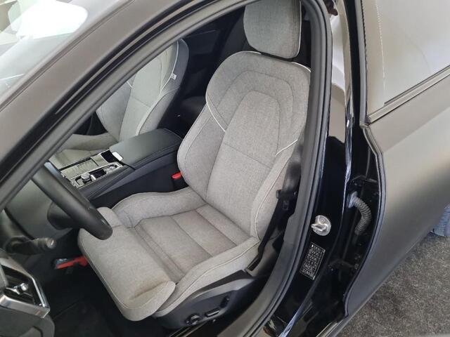 Volvo V90 2.0 T6 Plug-in hybrid AWD Plus Dark | Adaptieve Cruise Control | Tailored Wool Sportstoelen | Harman Kardon Audio | DAB+ | Parkeercamera | Stoel-/Stuur-/Voorruitverwarming | Trekhaak |