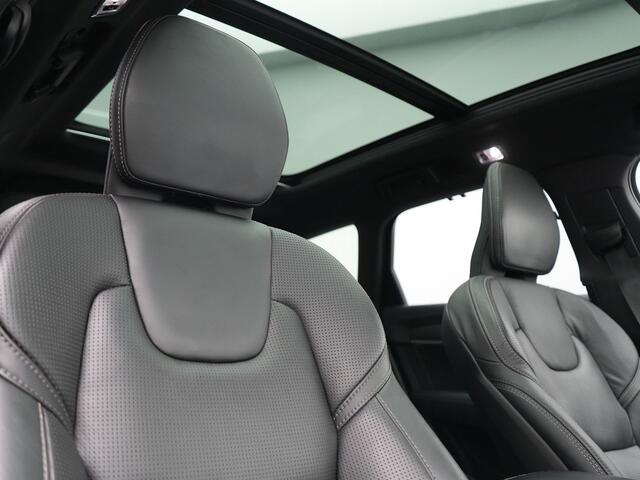 Volvo V90 T8 AWD R-Design PHEV 394pk Dealer O.H. | Trekhaak Af Fabriek | Four C Luchtvering | Panodak | Adaptive Cruise | Head Up | 360 Camera | Bowers & Wilkins | Lederen Sportstoelen Massage & Ventilatie & Memory | Stoelen & Stuur Verwarm Apple Carplay | Navigatie | DAB | 20"L.M | Plug In Hybrid |