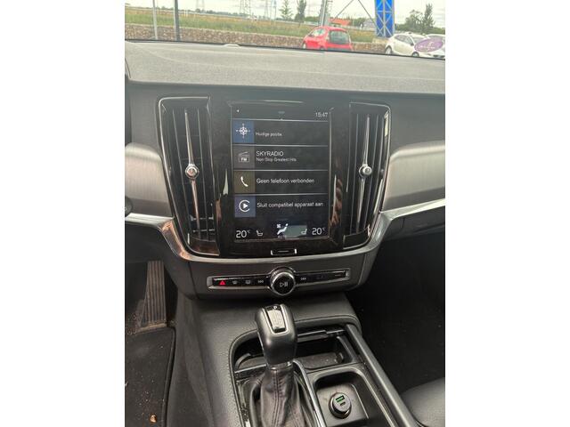Volvo V90 2.0 T4 Momentum | Trekhaak | Parkeersensoren | Lederen Bekleding | Parkeerverwarming | Elektrische Achterklep | Stoelverwarming voor en achter | LED Koplampen Adaptief | Navigatie | Apple Carplay | Android Autoter |