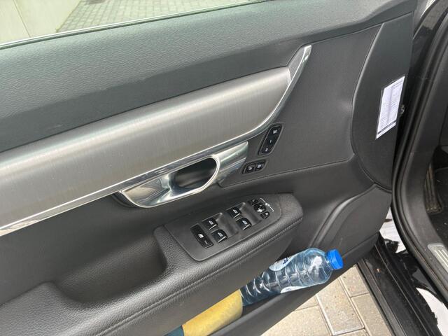 Volvo V90 2.0 T4 Momentum | Trekhaak | Parkeersensoren | Lederen Bekleding | Parkeerverwarming | Elektrische Achterklep | Stoelverwarming voor en achter | LED Koplampen Adaptief | Navigatie | Apple Carplay | Android Autoter |