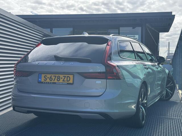 Volvo V90 2.0 T8 Plug-in hybrid AWD Ultimate Dark Volvo V90 2.0 T8 Recharge AWD Ultimate Dark / Pano. dak / Trekhaak / Harman kardon / Elek. verstelbare stoelen / Voor+achter+stuur verwarmd / Leder / Head-up display / – foto 2