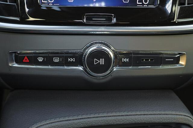 Volvo V90 2.0 T4 Momentum - IntelliSafe Assist & Surround - Adaptieve LED koplampen - Parkeercamera achter - Verwarmde voorstoelen & stuur - Parkeersensoren voor & achter - Elektr. bedienb. bestuurdersstoel met geheugen - Standkachel - 18' LMV – foto 10
