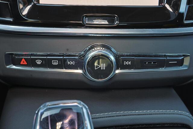 Volvo V90 T8 Recharge AWD Ultra Dark - Luchtvering - Panorama/schuifdak - IntelliSafe Assist & Surround - 360º Camera - Bowers & Wilkins audio - Adaptieve LED koplampen - Verwarmde voorstoelen, stuur & achterbank - Parkeersensoren voor & achter - Elektr. bedienb. voorstoelen met geheugen - Geventileerde voorstoelen - Head up display - Inklapbare trekhaak - 20' LMV – foto 9