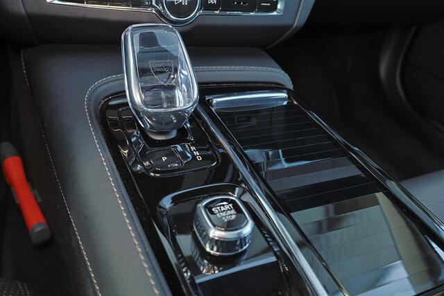 Volvo V90 T8 Recharge AWD Ultra Dark - Luchtvering - Panorama/schuifdak - IntelliSafe Assist & Surround - 360º Camera - Bowers & Wilkins audio - Adaptieve LED koplampen - Verwarmde voorstoelen, stuur & achterbank - Parkeersensoren voor & achter - Elektr. bedienb. voorstoelen met geheugen - Geventileerde voorstoelen - Head up display - Inklapbare trekhaak - 20' LMV – foto 10
