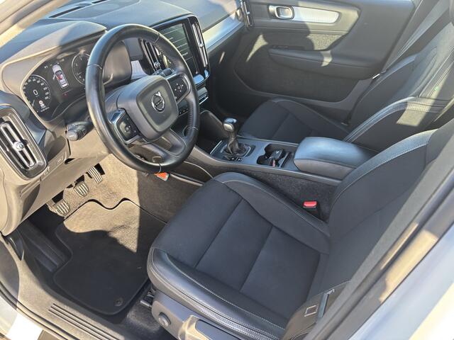 Volvo XC40 2.0 D3 Momentum / NAVI / AIRCO / STOELVERWARMING