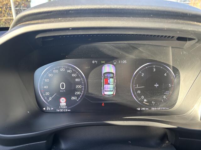 Volvo XC40 2.0 D3 Momentum / NAVI / AIRCO / STOELVERWARMING