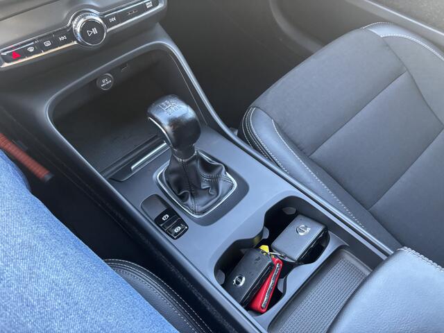 Volvo XC40 2.0 D3 Momentum / NAVI / AIRCO / STOELVERWARMING