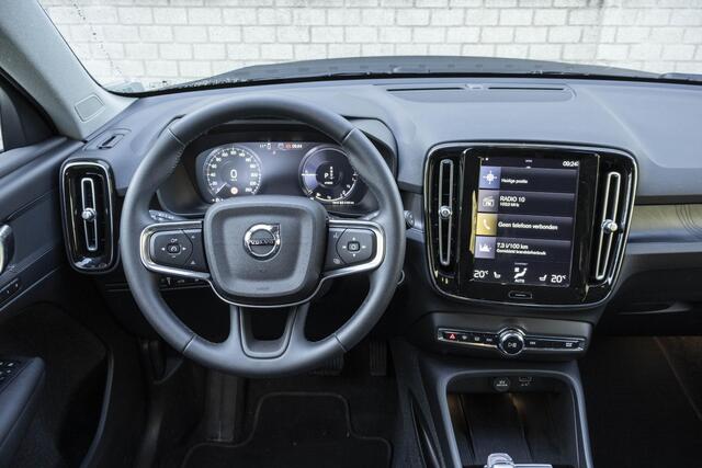 Volvo XC40 1.5 T4 Plug-in hybrid Plus Bright | Lederen bekleding | Adaptive Cruise Control | Elektrische achterklep | All Season banden